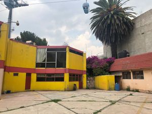 AMPLIO TERRENO EN ESQUINA CON BUENOS USOS DE SUELO HABITACIONAL MIXTO