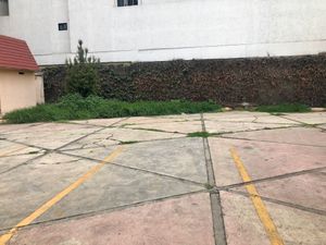 AMPLIO TERRENO EN ESQUINA CON BUENOS USOS DE SUELO HABITACIONAL MIXTO