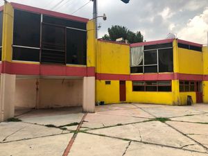 AMPLIO TERRENO EN ESQUINA CON BUENOS USOS DE SUELO HABITACIONAL MIXTO