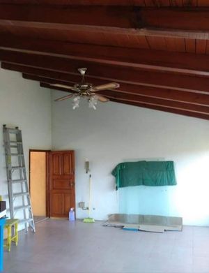 Excelente casa Fracc.Animas,Xalapa, en privada  con desnivel y un jardín de 300mt.