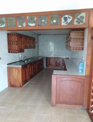 Excelente casa Fracc.Animas,Xalapa, en privada  con desnivel y un jardín de 300mt.