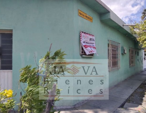 Casa en Esquina con Terreno Amplio en Zona Estratégica