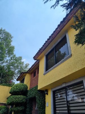 CONDOMINIO CON GRANDES ESPACIOS, UN JARDIN ENVIDIABLE