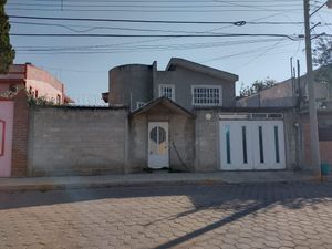 Se renta casa de 3 recamaras en Santa Úrsula Zimatepec.