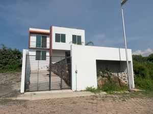 Casa nueva con alberca y jardín, Oaxtepec El Mirador