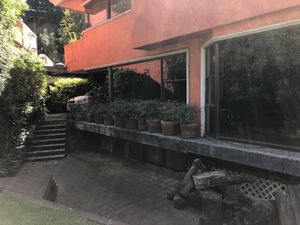 Se Vende casa de 600m en Bosques de las Lomas 4 habitaciones jardín