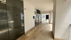 Se Vende Local en Centro Comercial Sonata Plaza Jazz 125m2 Piso 1  medio baño