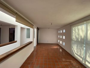 VENTA, edificio de 4 locales en planta baja + 1 departamento en planta alta