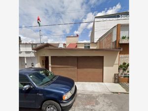 Casa en Venta en Club Jardin Toluca