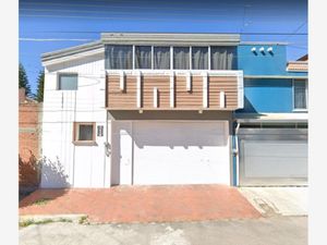 Casa en Venta en Ciudad Satélite Puebla