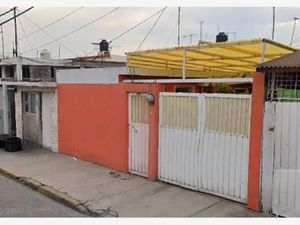 Casa en Venta en Villa de las Flores 1a Sección (Unidad Coacalco) Coacalco de Berriozábal