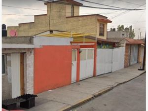 Casa en Venta en Villa de las Flores 1a Sección (Unidad Coacalco) Coacalco de Berriozábal