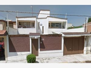 Casa en venta en Jorge Jimenez Cantu, 52166 Metepec, Méx., México. UVM  Toluca - Universidad del Valle de México, COByPAB, ISSSTE Hospital General  Toluca