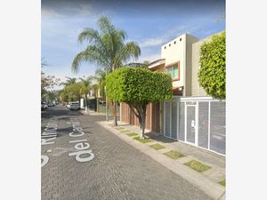 Casa en Venta en Real de Valdepeñas Zapopan