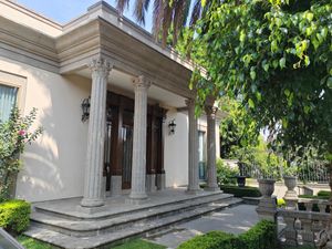 Hemosa casa Venta en Bosques de las Lomas.