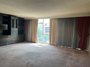 Casa en Venta en Lomas de Chapultepec para remodelar o demoler