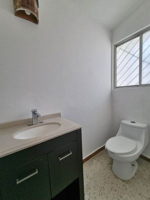 VENTA DE CASA EN DESNIVELES, COLONIA LAS ARBOLEDAS, ATIZAPÁN DE ZARAGOZA