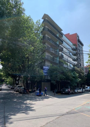 Se renta amplio departamento en la condesa