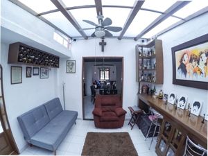 Casa en venta con uso de suelo mixto