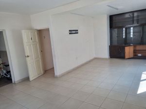 UBICADISIMO Y EXCELENTE OFICINA Y/O CONSULTORIO EN RENTA EN LINDAVISTA