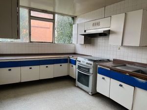 Casa en Venta en Lomas de Chapultepec para remodelar o demoler