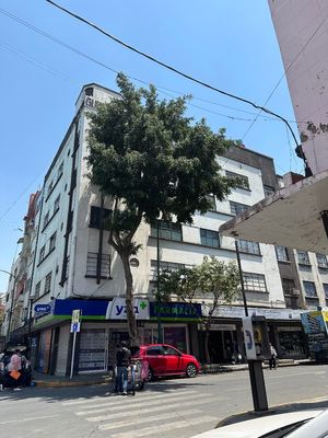 De vende edificio en el centro  uso mixto para remodelar