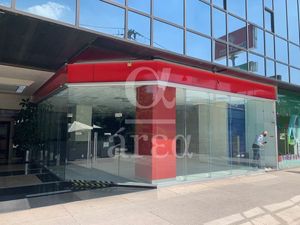 Local Comercial y Oficina en Av Palmas en Renta