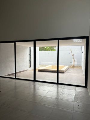 Residencia en Venta en Privada Varena en Tixcuytun Yucatan