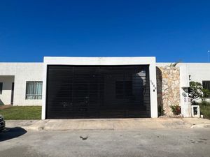 Casa Amueblada con Paneles en Renta en Las Americas Mérida Yucatán