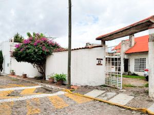 Casa en Venta con amplio jardín en Santa Cruz Guadalupe, Puebla.