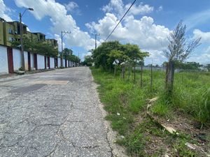 Terreno de oportunidad para inversión en Cosoleacaque junto a Aurrera.