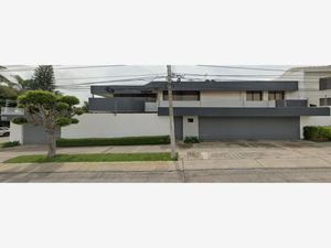 Casa en Venta en Rinconada Santa Rita Zapopan