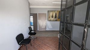 Oficinas/consultorios en renta frente a Soriana Lourdes