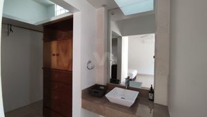 Moderna casa de 6 habitaciones cada una con baño en Valle Hermoso