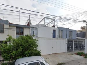 Casa en Venta en Colinas de las Aguilas Zapopan