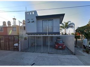 Casa en Venta en Jardines Del Valle Zapopan