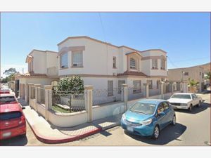 Casa en Venta en Valle Dorado Sección Lagos Ensenada