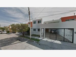 Casa en Venta en La Calma Zapopan