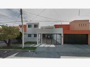 Casa en Venta en La Calma Zapopan