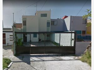 Casa en Venta en Colinas de las Aguilas Zapopan