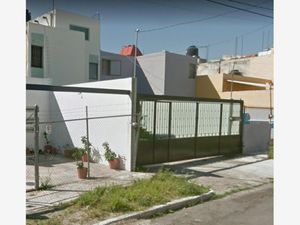 Casa en Venta en Colinas de las Aguilas Zapopan