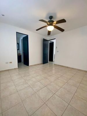 CASA EN PRIVADA, EXCELENTE UBICACIÓN, CARRETERA NACIONAL, SÚPER PRECIO!!