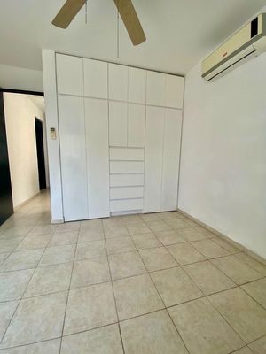 CASA EN PRIVADA, EXCELENTE UBICACIÓN, CARRETERA NACIONAL, SÚPER PRECIO!!