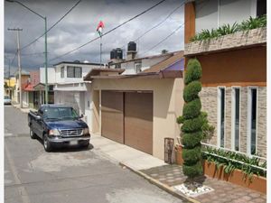 Casa en Venta en Club Jardin Toluca