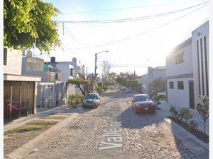 Casa en Venta en Jardines Del Valle Zapopan