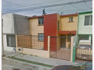 Casa en Venta en Valle de las Flores Infonavit Saltillo