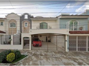 Casa en Venta en Bosques de La Victoria Guadalajara