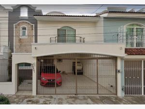 Casa en Venta en Bosques de La Victoria Guadalajara