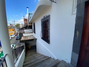 CASA EN VENTA CENTRICA JUNTO A LOS BERROS