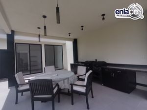 Casa en Venta con bodega y oficinas a una cuadra del Blvd José María Patoni